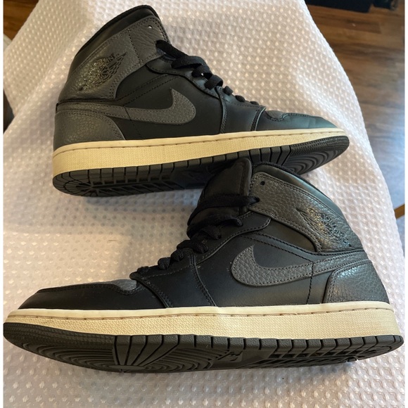 Nike Air Jordan 1 Retro Dark Grey Size 7.5 - Picture 4 of 12